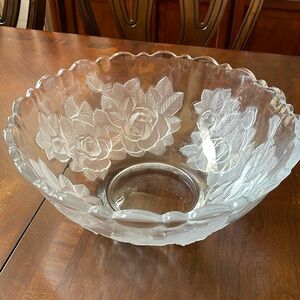 Mikasa Studio Nova Winter Rose serving reversed frosted cameo large bowl 12”x5”
